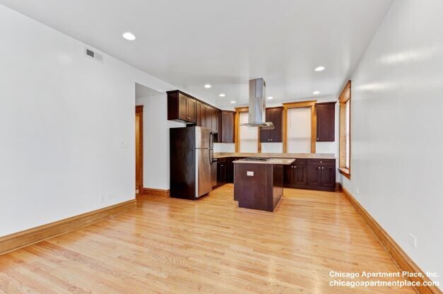 3153 N Hudson Ave, Chicago IL 1
