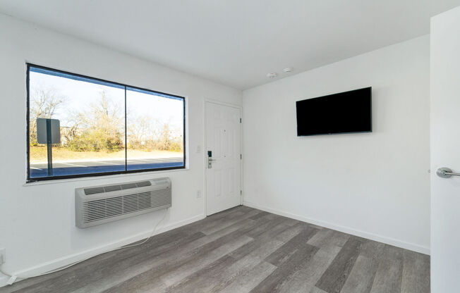 Studio, 1 bath, 240 sqft, $799