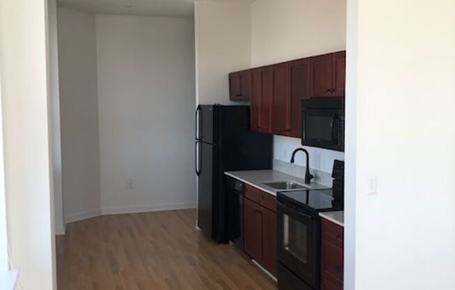 2 beds, 1 bath, 900 sqft, $1,999, Unit 200