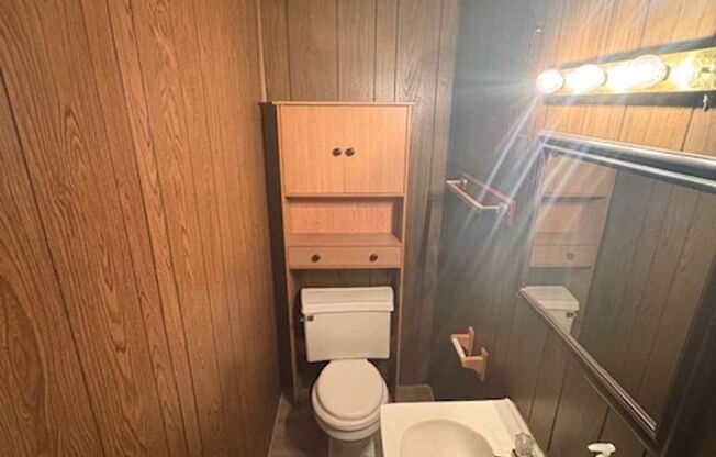 MOVE IN SPECIAL Single Family Home - 3 bedrooms / 2 bathrooms