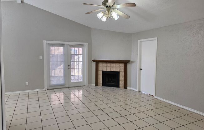 4 Bed 3 Bath Home in Crowley ISD!