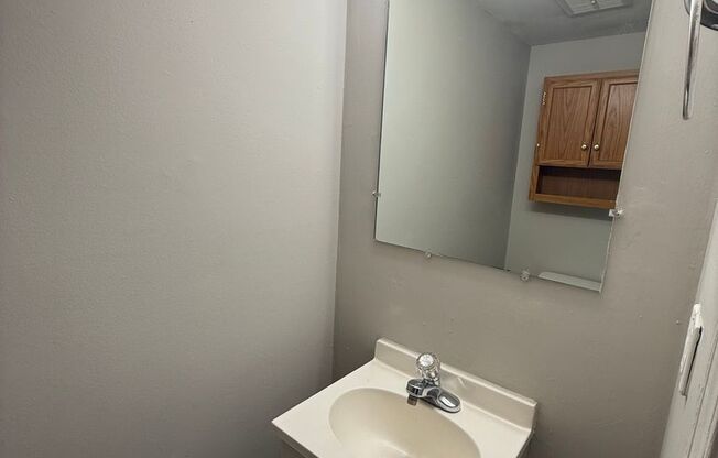 3 beds, 1.5 baths, $1,280, Unit LD4807