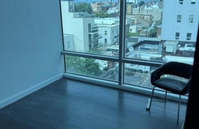 Studio, $5,000, Unit 5th floor