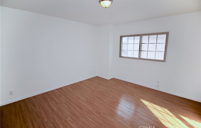 2 beds, 1 bath, 800 sqft, $1,395, Unit 12