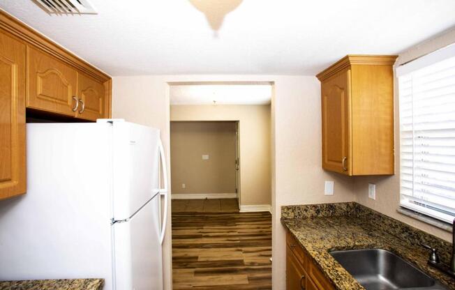 200 COUNTRY CLUB DR