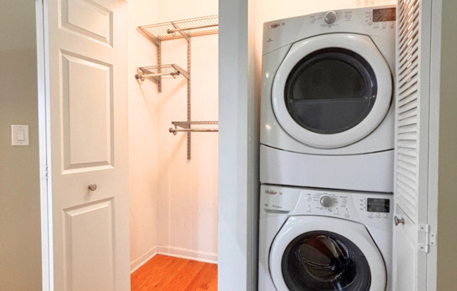 2 beds, 2 baths, $2,385, Unit A4