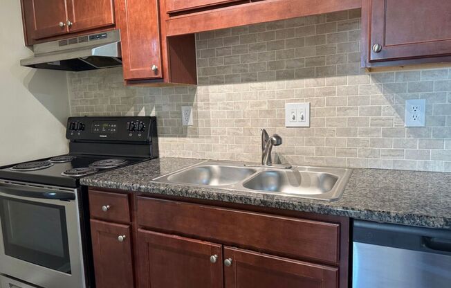 2 beds, 1 bath, 800 sqft, $1,599, Unit 812-21-202E