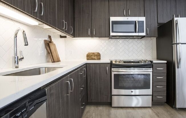 2 beds, 2 baths, 870 sqft, $2,160, Unit 510