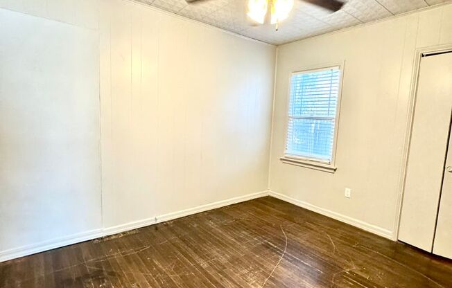 3 beds, 1 bath, $1,050