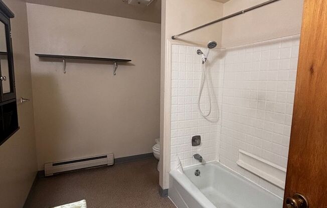 2 beds, 1 bath, $1,195, Unit 2