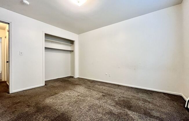 3 beds, 1 bath, $1,595, Unit 29th 2252 #4