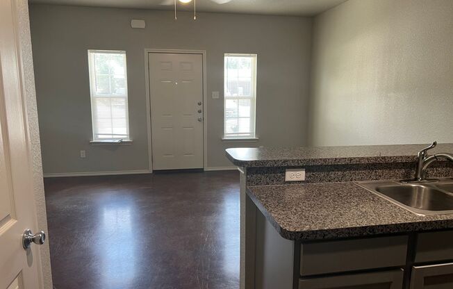 1 bed, 1 bath, $1,000