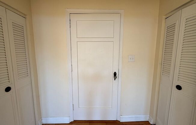 1 bed, 1 bath, 803 sqft, $2,450, Unit Royal York 1106