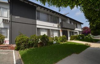 Stanley Gardens Apts - Spacious, Bright and Beatiful One Bedroom! CALL NOW!