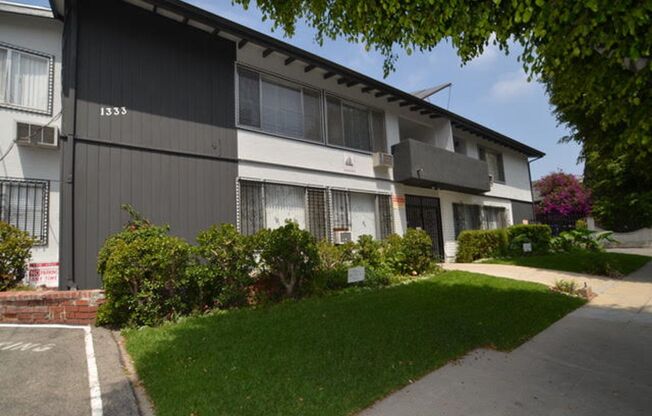 Stanley Gardens Apts - Spacious, Bright and Beatiful One Bedroom! CALL NOW!