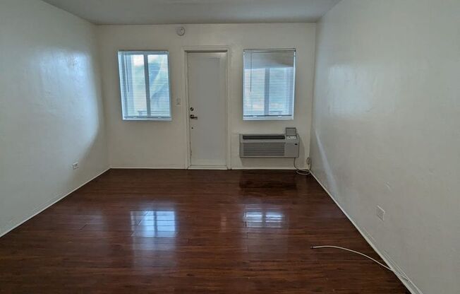 Spacious Studio with lots of natural light located in the heart of south of fifth!