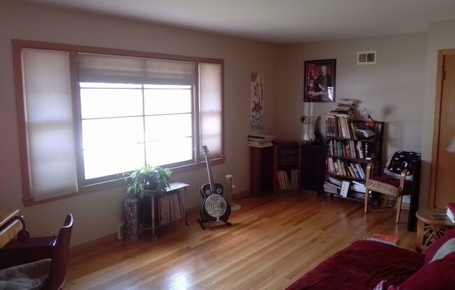 2 beds, 1 bath, $1,500