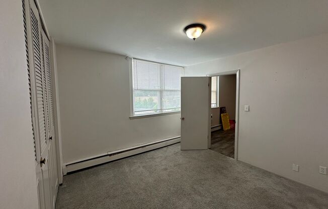 3 beds, 1 bath, $1,625, Unit 308