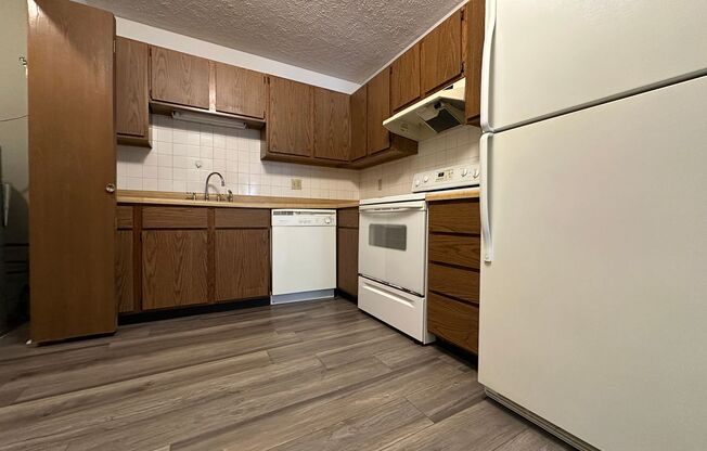 2 beds, 1 bath, $950, Unit 3