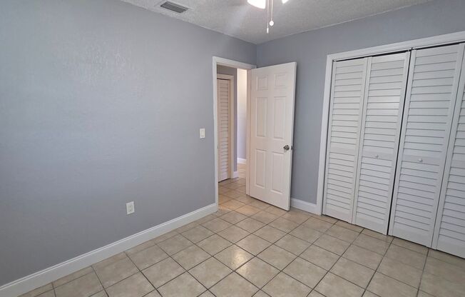 2 beds, 1 bath, 1,000 sqft, $1,395, Unit 5720 D