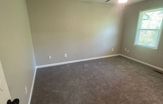 2 beds, 1.5 baths, 1,100 sqft, $1,090, Unit 720-B