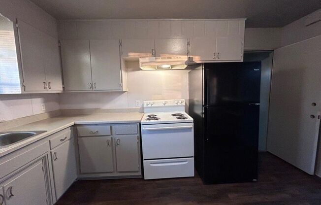 3 beds, 1 bath, $1,099