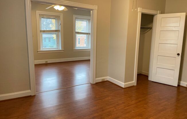 1 bed, 1 bath, $1,050, Unit 145 E. Vine St. Apt. 4