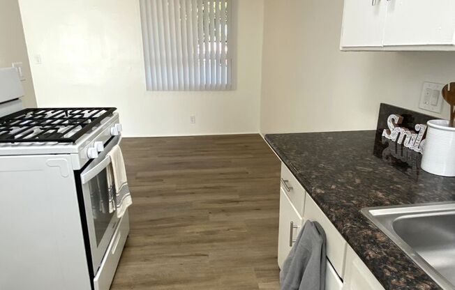 1719 &amp; 1723 Grismer Ave