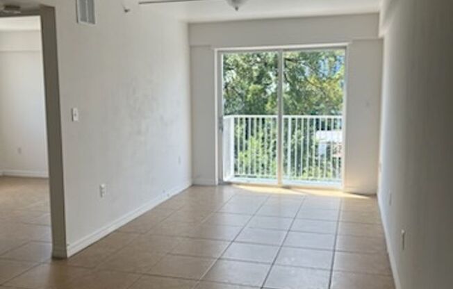 1 bed, 1 bath, 450 sqft, $1,800, Unit 304