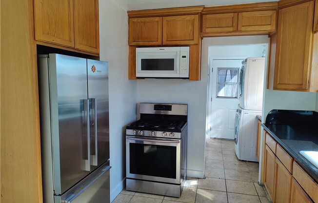 2 beds, 1 bath, 1,100 sqft, $3,950