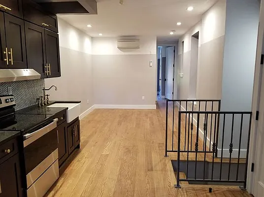 3411 9 ST