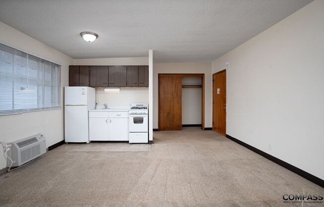 Studio, 1 bath, 365 sqft, $755, Unit 12