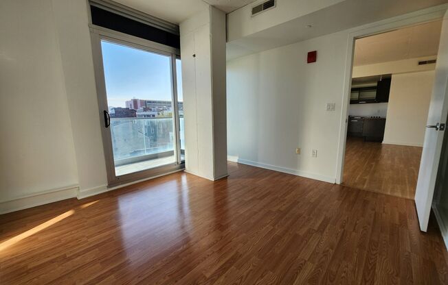 1 bed, 1 bath, 718 sqft, $1,950, Unit 4B