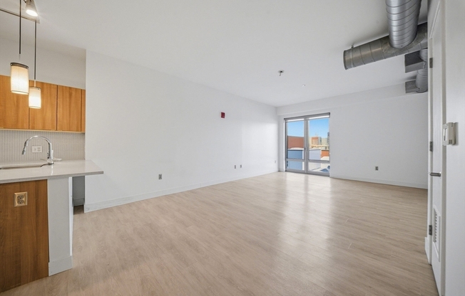 1 bed, 1 bath, 814 sqft, $3,400, Unit 410