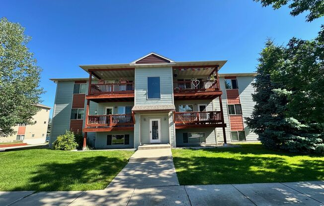Lovely 2 bedroom 1.5 bath condo