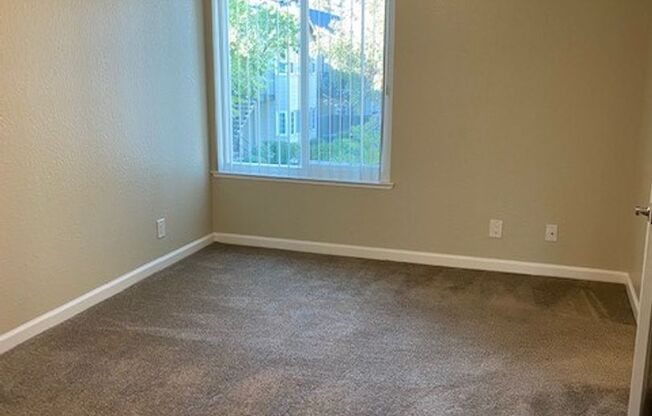 2 beds, 1 bath, 825 sqft, $1,820, Unit 250