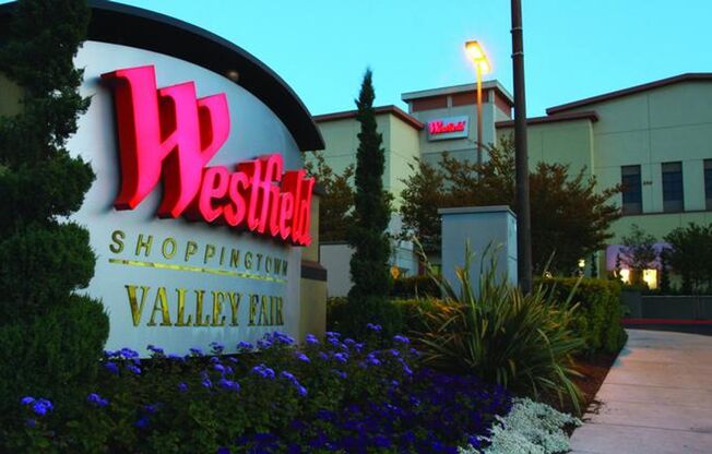 2 beds, 1 bath, 875 sqft, $2,595, Unit #13