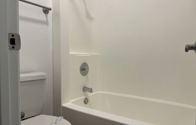 2 beds, 2 baths, 950 sqft, $2,920, Unit 1641B