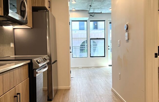 Studio, 1 bath, 406 sqft, $2,095, Unit 213