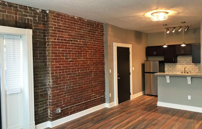 2 beds, 1 bath, $1,525, Unit 108