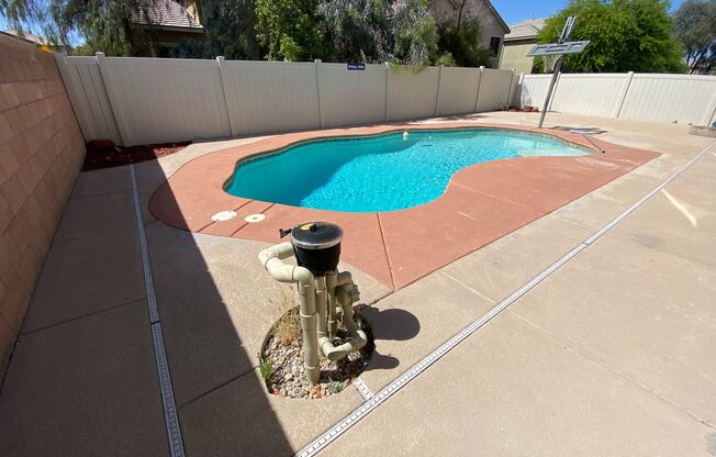 POOL! 3-CAR GARAGE, 4 BED/2.5 BATH with LOFT - LV 89115