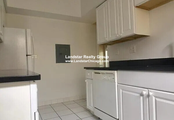 908 Reba Pl