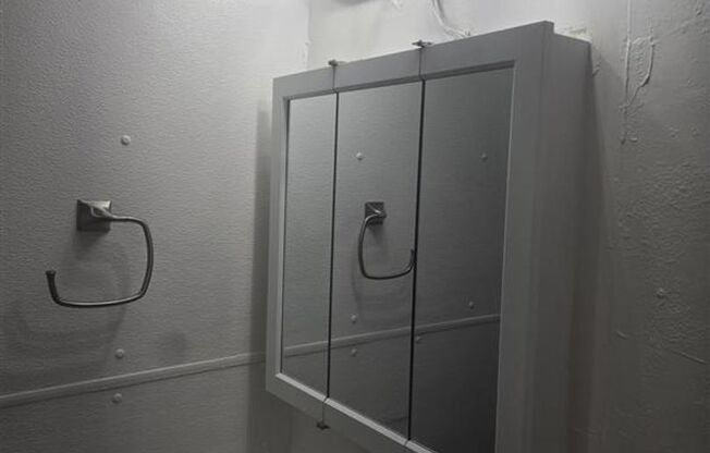 1 bed, 1 bath, $999, Unit #7