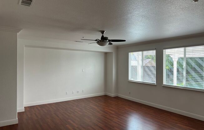WONDERFUL BRENTWOOD FAMILY HOME! IDEAL CUL DE SAC LOCATION!