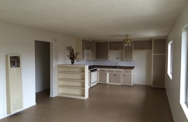 2 beds, 1.5 baths, $2,395, Unit 15