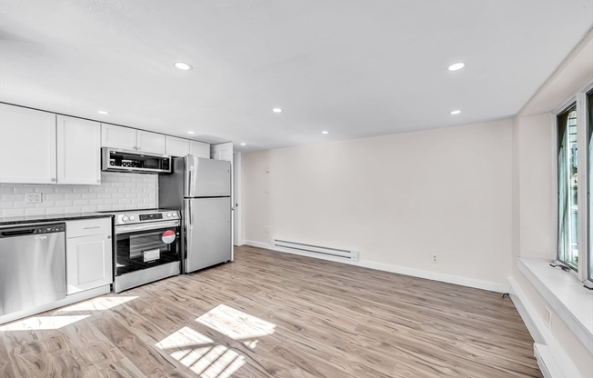 465 E 8 ST