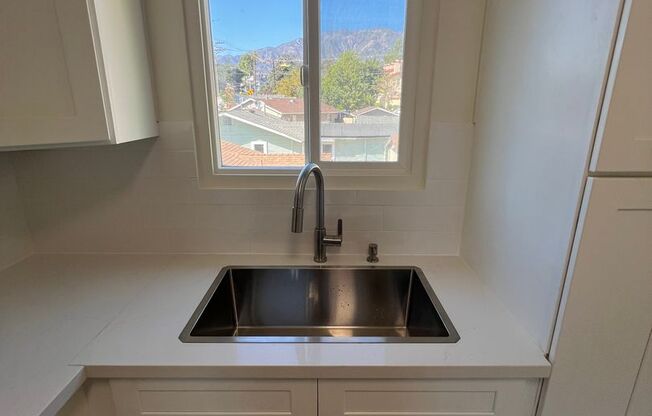 LA CRESCENTA APT