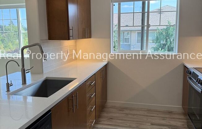 10734 NE Holly Street Unit #308