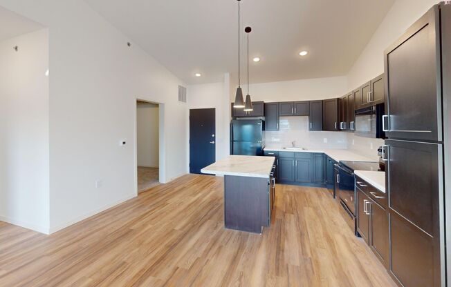 1 bed, 1 bath, 1,003 sqft, $1,305, Unit 7950-2405