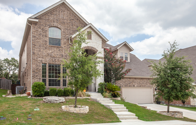 Spacious Stone Oak beauty in Terra Bella